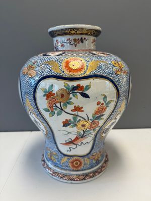 An exceptional polychrome Dutch Delft five-piece garniture in Chinese Kangxi style, first quarter 18th C. — photo 84