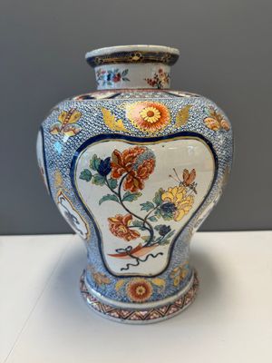 An exceptional polychrome Dutch Delft five-piece garniture in Chinese Kangxi style, first quarter 18th C. — photo 85
