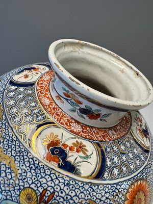 An exceptional polychrome Dutch Delft five-piece garniture in Chinese Kangxi style, first quarter 18th C. — photo 90
