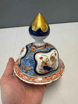 An exceptional polychrome Dutch Delft five-piece garniture in Chinese Kangxi style, first quarter 18th C. — photo 98