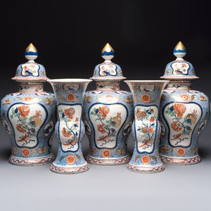 An exceptional polychrome Dutch Delft five-piece garniture in Chinese Kangxi style, first quarter 18th C. — photo 1