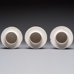 An exceptional polychrome Dutch Delft five-piece garniture in Chinese Kangxi style, first quarter 18th C. — photo 11