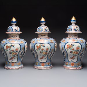 An exceptional polychrome Dutch Delft five-piece garniture in Chinese Kangxi style, first quarter 18th C. — photo 3
