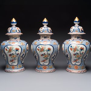 An exceptional polychrome Dutch Delft five-piece garniture in Chinese Kangxi style, first quarter 18th C. — photo 4