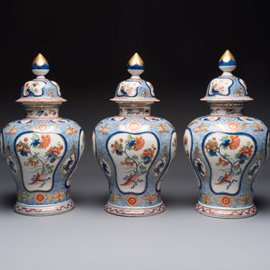 An exceptional polychrome Dutch Delft five-piece garniture in Chinese Kangxi style, first quarter 18th C. — photo 5