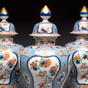 An exceptional polychrome Dutch Delft five-piece garniture in Chinese Kangxi style, first quarter 18th C. — photo 7