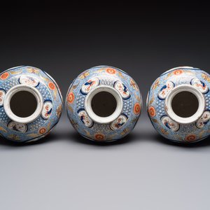 An exceptional polychrome Dutch Delft five-piece garniture in Chinese Kangxi style, first quarter 18th C. — photo 8