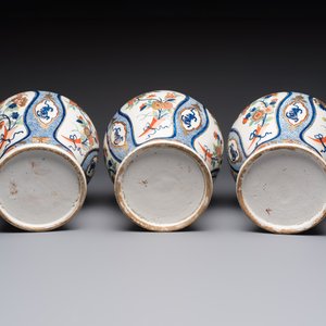 An exceptional polychrome Dutch Delft five-piece garniture in Chinese Kangxi style, first quarter 18th C. — photo 9