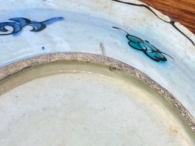 Een uitzonderlijke polychrome Iznik schotel met een pauw, Turkije, laatste kwart 16e eeuw — 照片 10