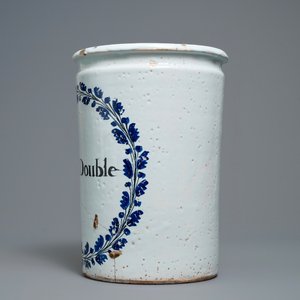 An exceptionally large blue and white albarello-type drug jar, Nevers, France, 18th C. — 照片 4