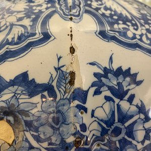 An exceptionally large blue and white baluster vase with naturalistic design, Delft or Frankfurt, late 17th C. — 照片 14