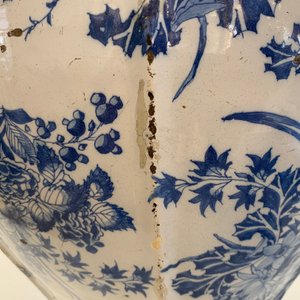 An exceptionally large blue and white baluster vase with naturalistic design, Delft or Frankfurt, late 17th C. — 照片 16