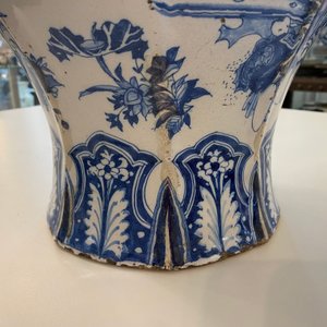An exceptionally large blue and white baluster vase with naturalistic design, Delft or Frankfurt, late 17th C. — 照片 19