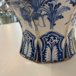 An exceptionally large blue and white baluster vase with naturalistic design, Delft or Frankfurt, late 17th C. — 照片 23