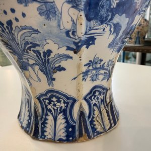 An exceptionally large blue and white baluster vase with naturalistic design, Delft or Frankfurt, late 17th C. — 照片 24