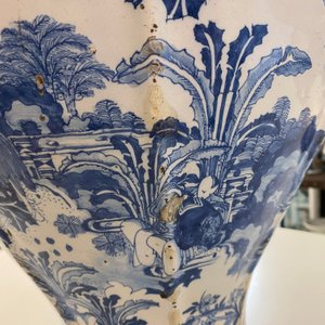 An exceptionally large blue and white baluster vase with naturalistic design, Delft or Frankfurt, late 17th C. — 照片 25