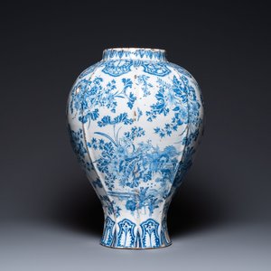An exceptionally large blue and white baluster vase with naturalistic design, Delft or Frankfurt, late 17th C. — 照片 3