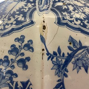 An exceptionally large blue and white baluster vase with naturalistic design, Delft or Frankfurt, late 17th C. — 照片 9