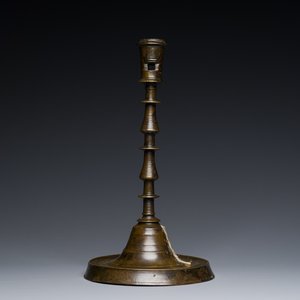 An exceptionally large bronze candlestick, Flanders or France, 15/16th C. — photo 1