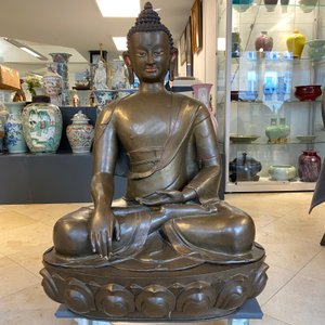 An exceptionally large bronze figure of Buddha, Nepal, 18th C. — 照片 13