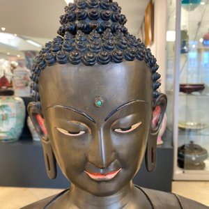 An exceptionally large bronze figure of Buddha, Nepal, 18th C. — 照片 15