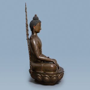 An exceptionally large bronze figure of Buddha, Nepal, 18th C. — 照片 2