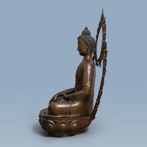 An exceptionally large bronze figure of Buddha, Nepal, 18th C. — 照片 4