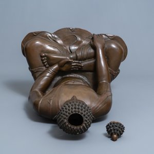 An exceptionally large bronze figure of Buddha, Nepal, 18th C. — 照片 6