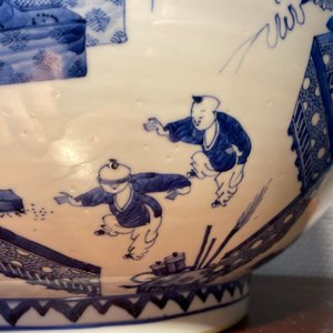 An exceptionally large Chinese blue and white bowl, Kangxi — photo 27
