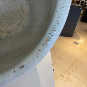 An exceptionally large Chinese blue and white 'lotus scroll' fish bowl, Kangxi — photo 15