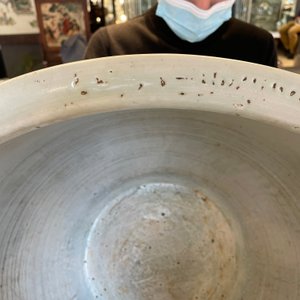 An exceptionally large Chinese blue and white 'lotus scroll' fish bowl, Kangxi — photo 17