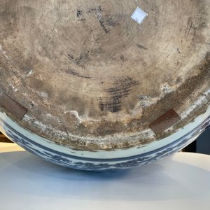 An exceptionally large Chinese blue and white 'lotus scroll' fish bowl, Kangxi — photo 22