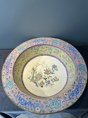 An exceptionally large Chinese Canton enamel basin with floral design, Yongzheng — photo 1