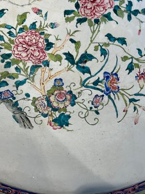 An exceptionally large Chinese Canton enamel basin with floral design, Yongzheng — photo 4