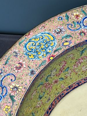 An exceptionally large Chinese Canton enamel basin with floral design, Yongzheng — photo 7