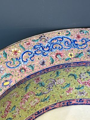 An exceptionally large Chinese Canton enamel basin with floral design, Yongzheng — photo 8