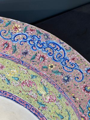 An exceptionally large Chinese Canton enamel basin with floral design, Yongzheng — photo 10