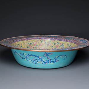 An exceptionally large Chinese Canton enamel basin with floral design, Yongzheng — 照片 7