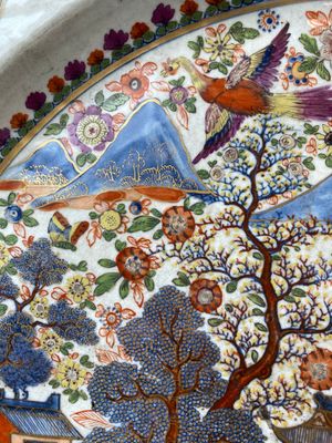 An exceptionally large Chinese English-decorated blue and white dish with 'mythical animals', Qianlong — 照片 6