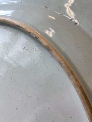An exceptionally large Chinese English-decorated blue and white dish with 'mythical animals', Qianlong — 照片 10