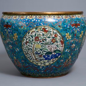 An exceptionally large Chinese gilt bronze and cloisonné fish bowl, Jiaqing — 照片 2