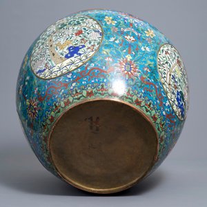 An exceptionally large Chinese gilt bronze and cloisonné fish bowl, Jiaqing — 照片 6