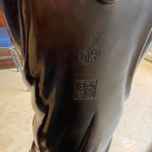 An exceptionally large Chinese silver-inlaid bronze figure of Guanyin, Yutang Shi Sou mark, Qing — 照片 11