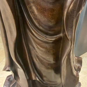 An exceptionally large Chinese silver-inlaid bronze figure of Guanyin, Yutang Shi Sou mark, Qing — 照片 36