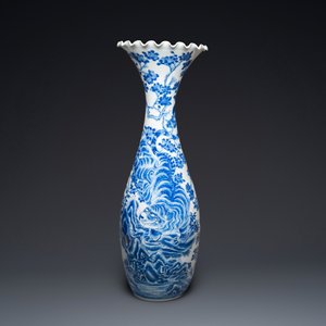 An exceptionally large Japanese blue and white Arita 'tigers' vase, Meiji, 19th C. — photo 2