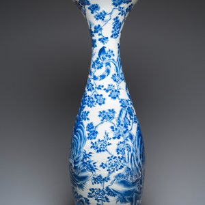 An exceptionally large Japanese blue and white Arita 'tigers' vase, Meiji, 19th C. — photo 3
