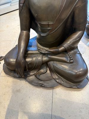 An exceptionally large Nepalese bronze figure of Buddha, 19th C. — foto 6
