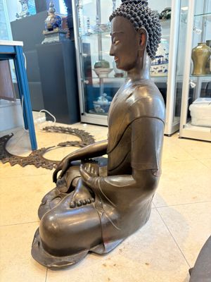 An exceptionally large Nepalese bronze figure of Buddha, 19th C. — foto 9