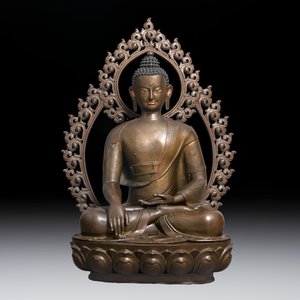 An exceptionally large Nepalese bronze figure of Buddha, 19th C. — foto 1