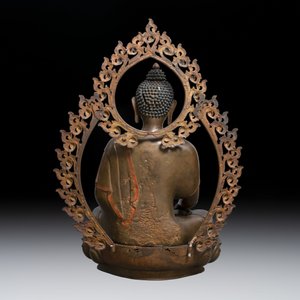 An exceptionally large Nepalese bronze figure of Buddha, 19th C. — foto 3